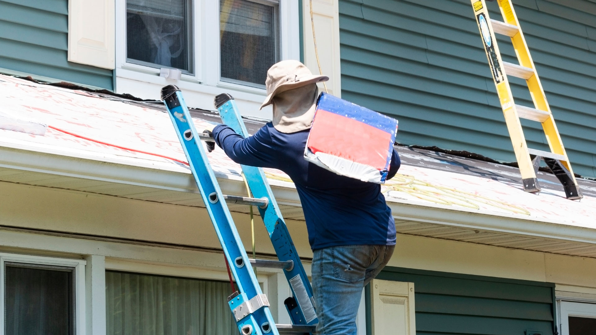 Signs of a Bad Roofing Contractor (& How To Avoid Them)